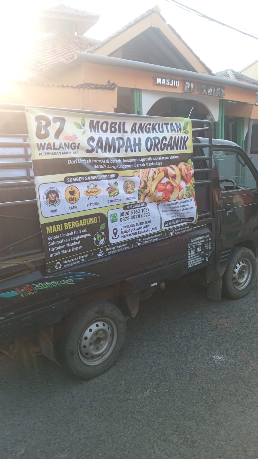 Mobil angkutan sampah organik B7 Walangi Purwakarta